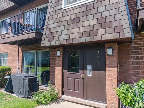 2nd image of 9370 Bay Colony Dr APT 1S