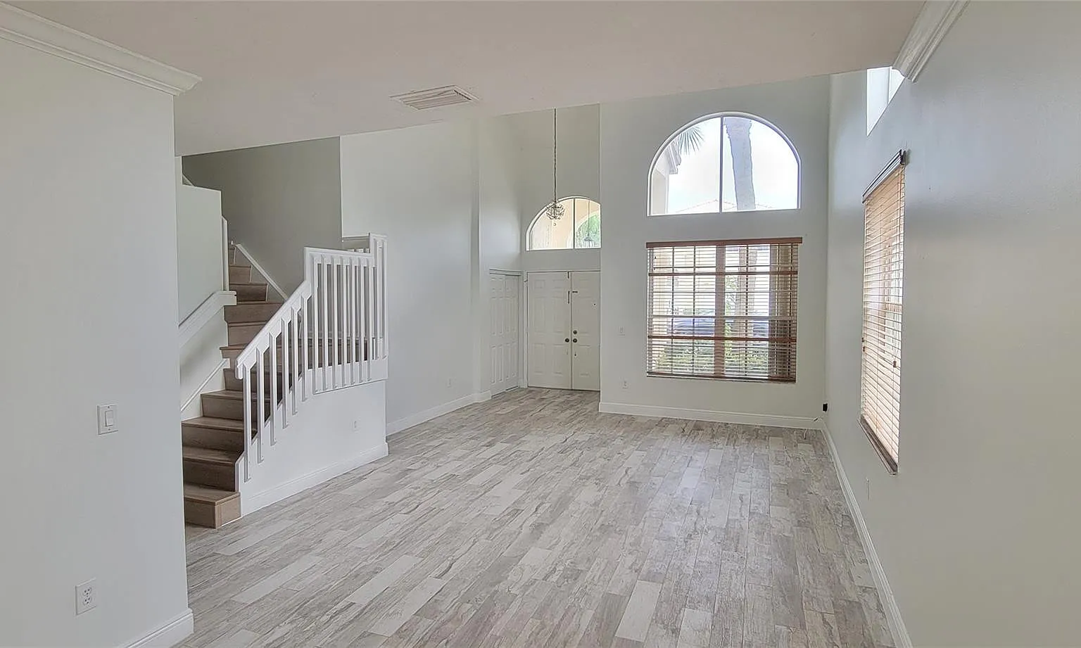 4 bed, 3.0 bath, 2880 sqft, $5,000 — Photo 3