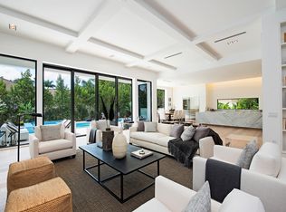 380 1st Ave N, Naples, FL 34102