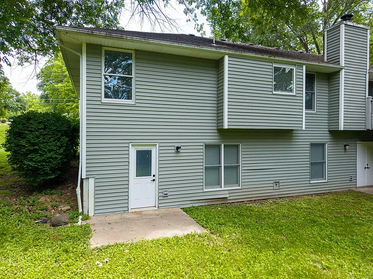 2301 Grant Ln — Photo 42