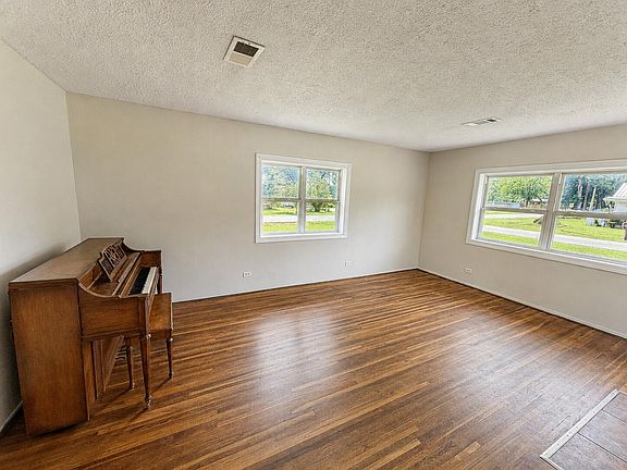 2nd image of 202 Magnolia Ave