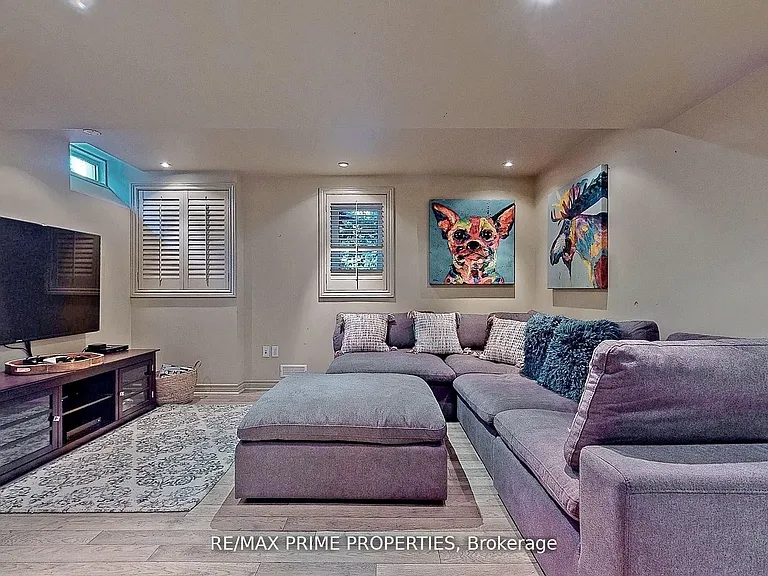 42 Cornell Meadows Ave — Photo 5