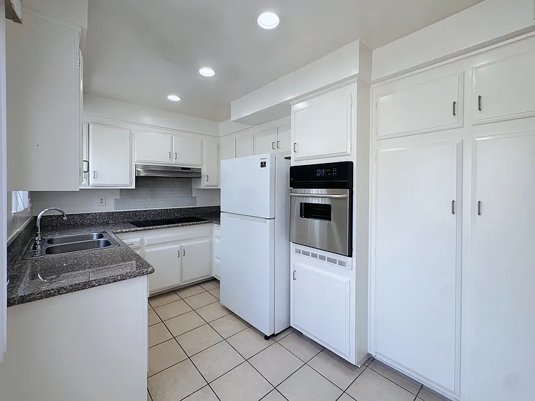 1218 Pine St #201 — Photo 8
