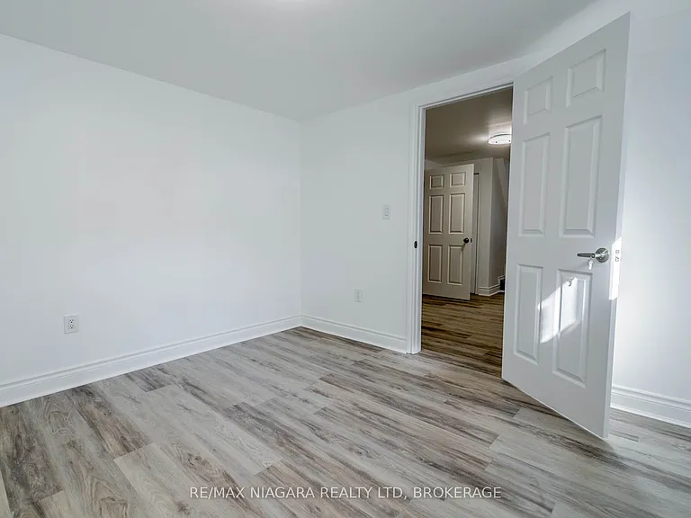 22 Chantler Rd #LOWER — Photo 7