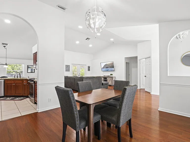 13885 Sheffield St — Photo 10