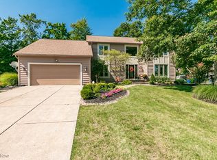 452 Medway Rd, Highland Heights, OH 44143