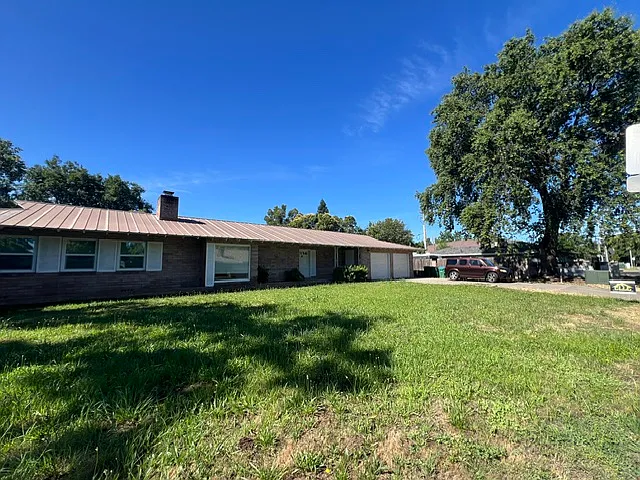 1157 East Ave — Photo 39