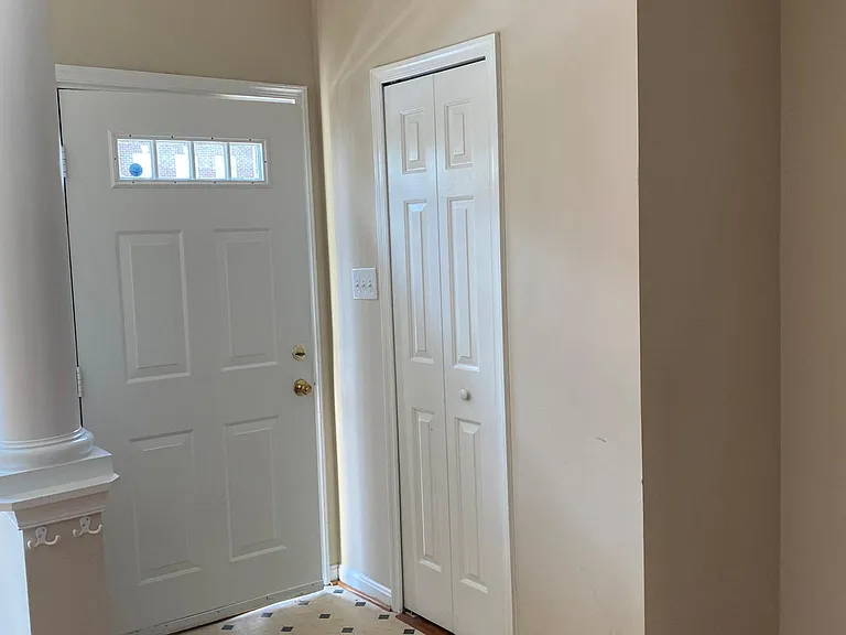402 Dundee Pl — Photo 2