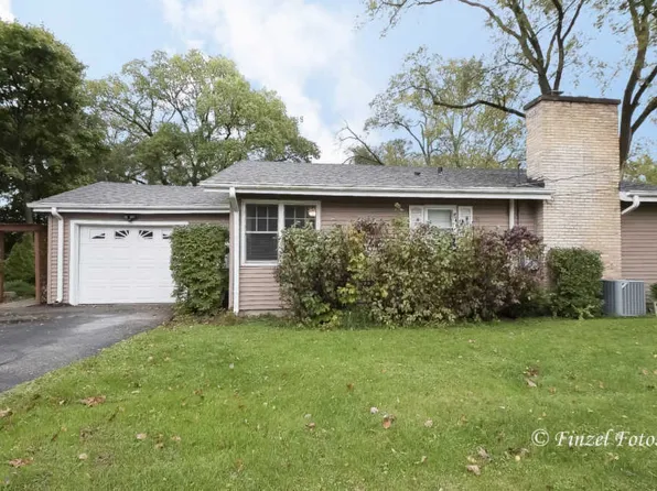 338 Krenz Ave, Cary, IL 60013