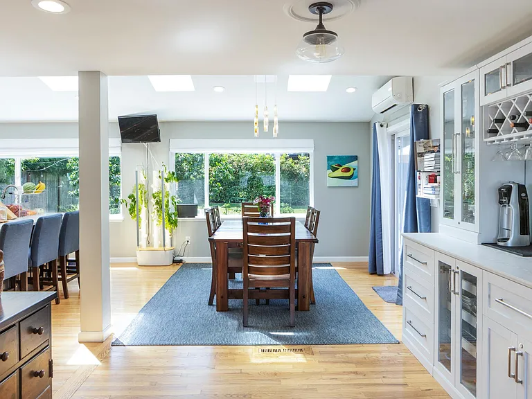 Built-in bar and dining room