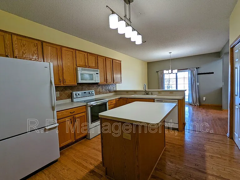 1909 Bluestem Ln — Photo 4
