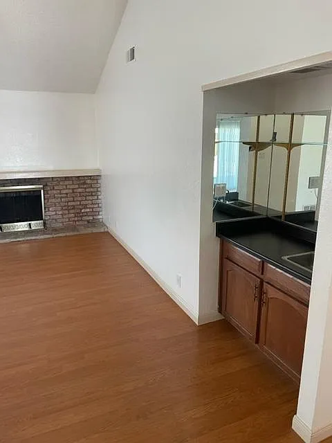 3 bed, 1262 sqft, $3,500 — Photo 4