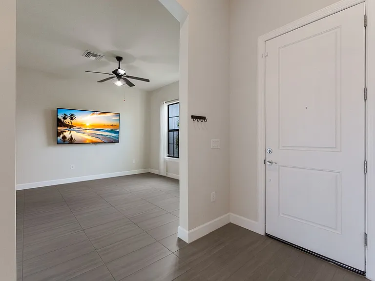 712 Sigsbee Loop — Photo 4