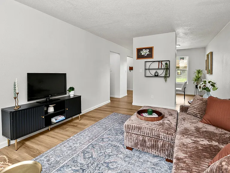 2035 S Florence Ave — Photo 19