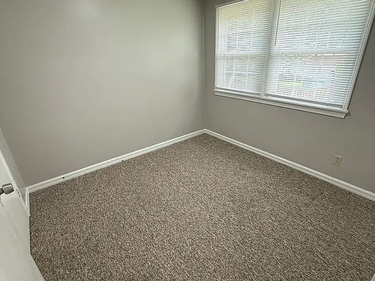112 W. Park Ave. — Photo 2