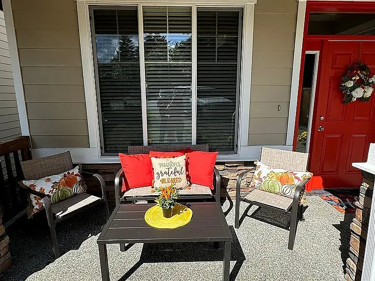 4 bed, 2210 sqft, $3,900 — Photo 2