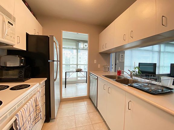 5th image of 438 Seymour St #1004