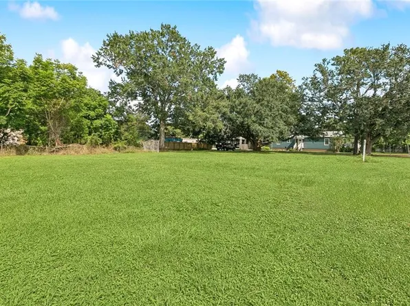 1904 Tino Ln, Violet, LA 70092