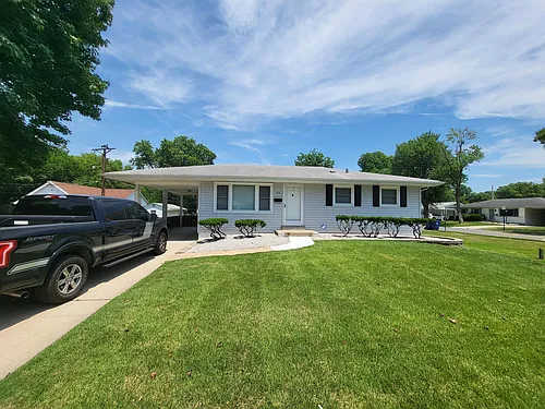 1015 Lindsay Ln Photo 1