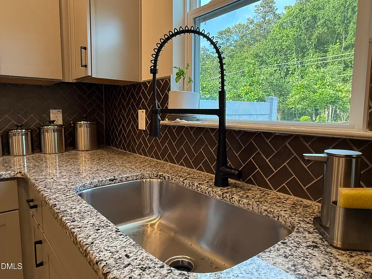 111 Golden Gate Ln — Photo 10