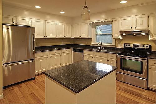 Granite Kitchen with Island