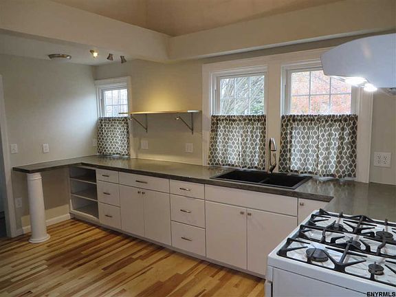 3rd image of 173 East Ave