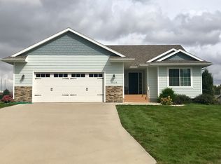 1115 Denver Pl SE, Orange City, IA 51041