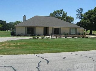 104 Cocopa Dr, Lake Kiowa, TX 76240
