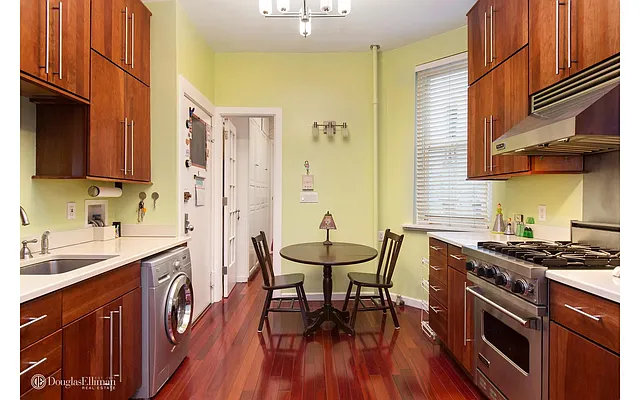 Sold by Douglas Elliman | media 10