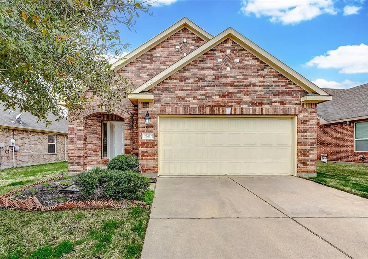 Stunning 4-Bedroom Home with Game Room in Waterstone Community — Photo 1