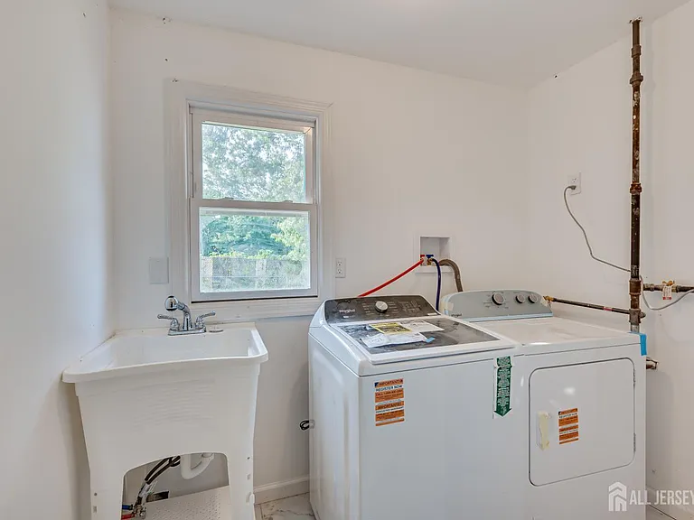 134 Frank St — Photo 17