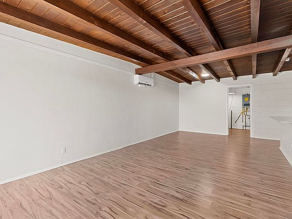 5th image of 1138 Luthy Cir NE