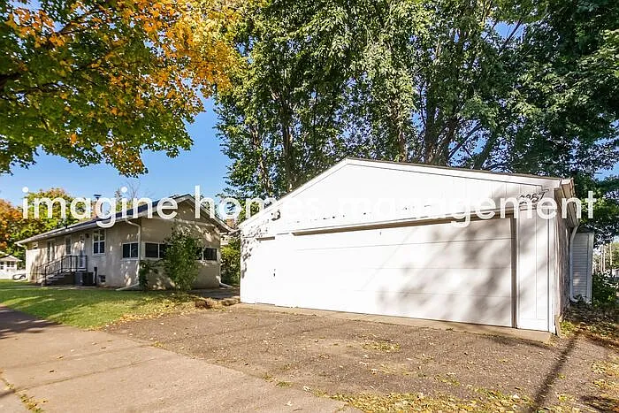 916 20th Ave NE — Photo 18