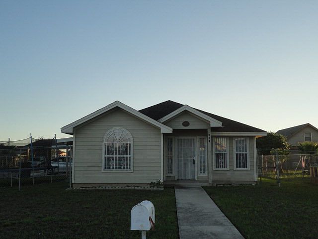 1st image of 901 W Green Jay Ave