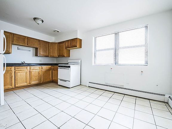 8231 S Ellis Ave Apartments Chicago Kitchen_01