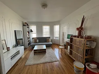 Rented by REALTY QUEST NEW YORK INC