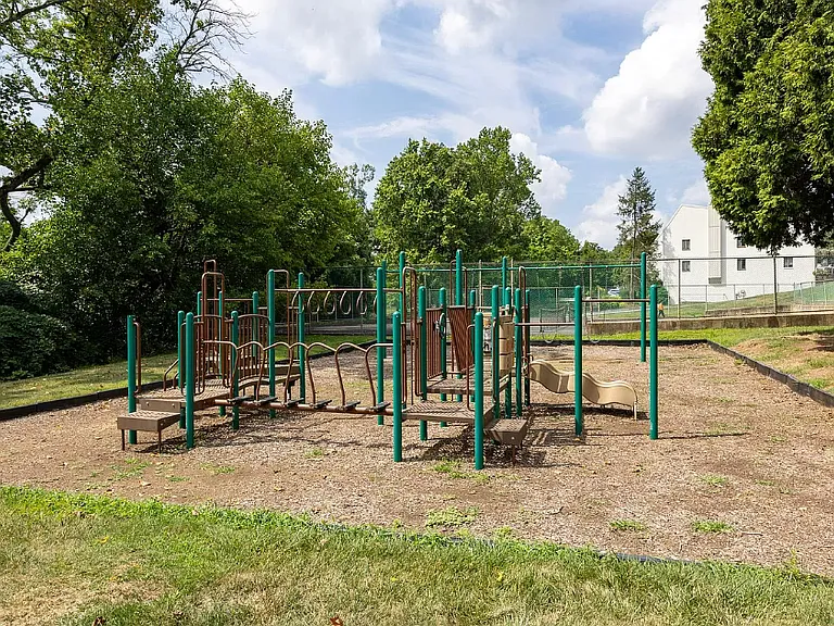 306 Summit House — Photo 18