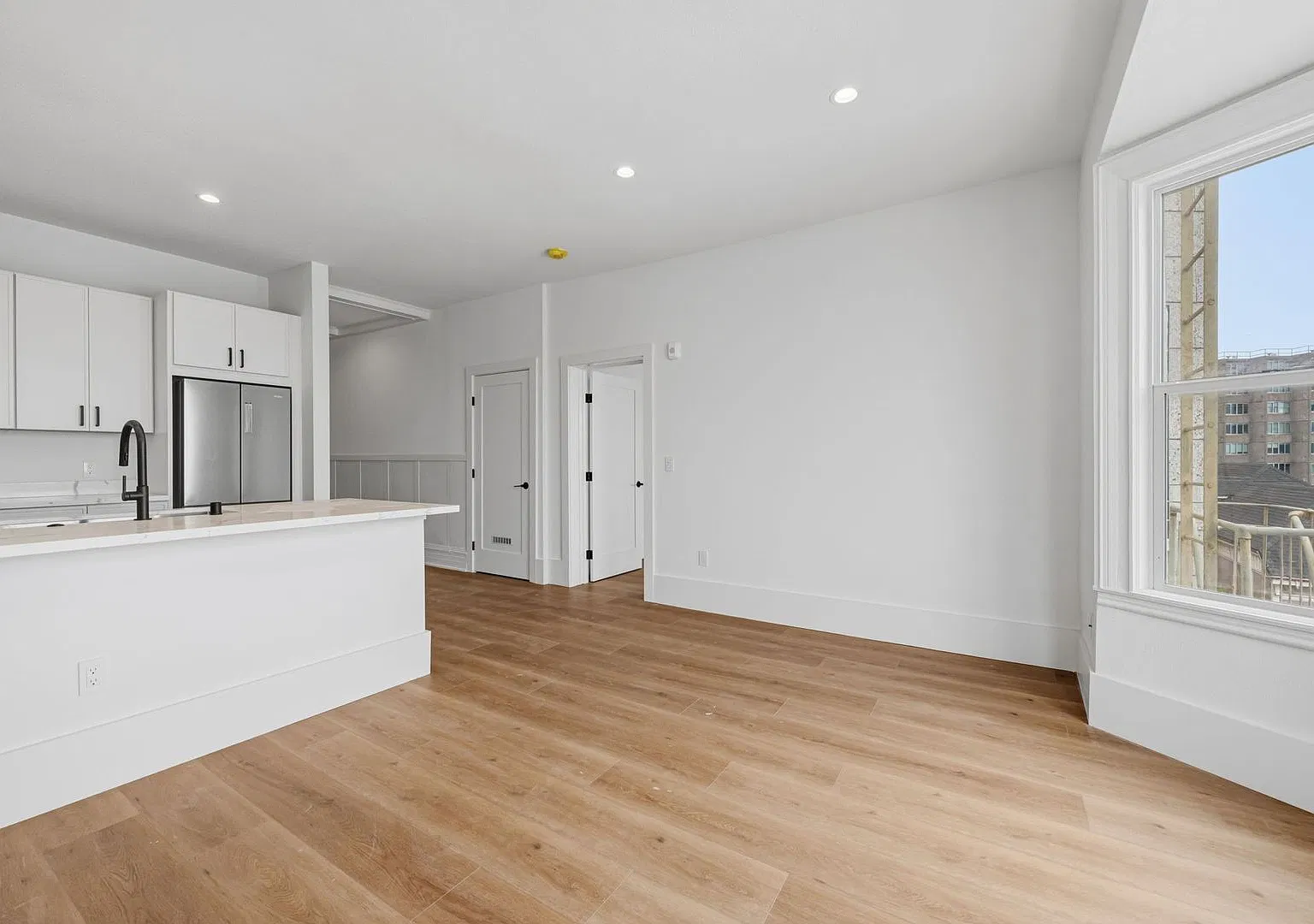Newly Renovated 2BD/2BA with In-Unit Laundry in Pacific Heights — Photo 2