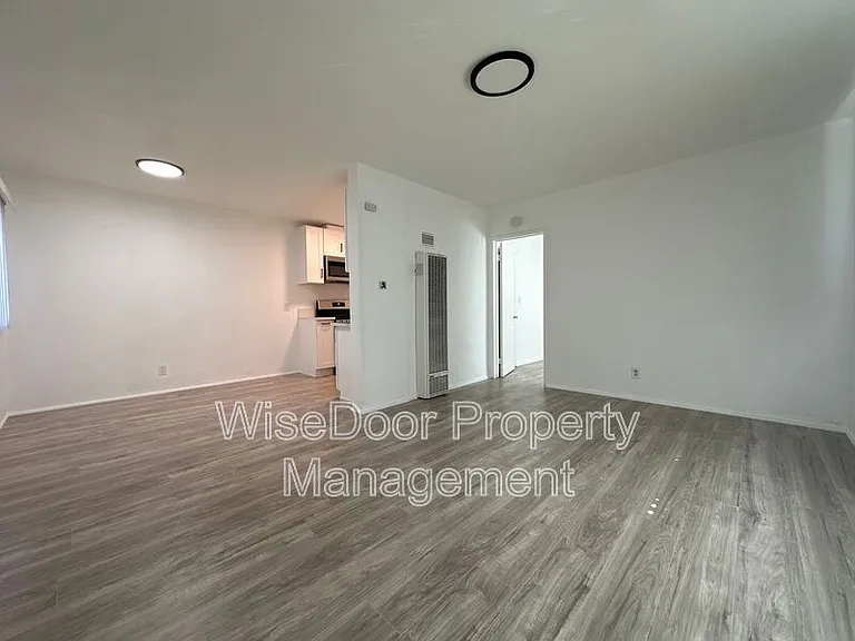 1409 W Lingan Ln #11 — Photo 5