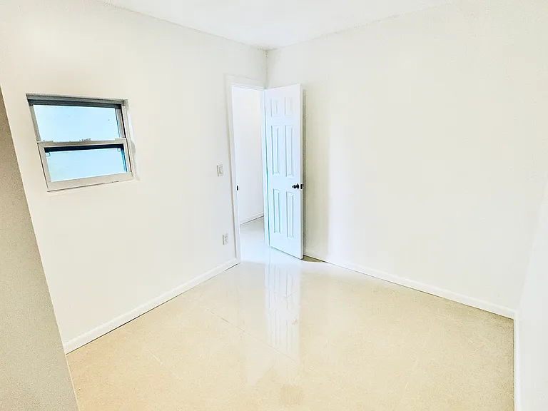 133 SW 11th Ave — Photo 15