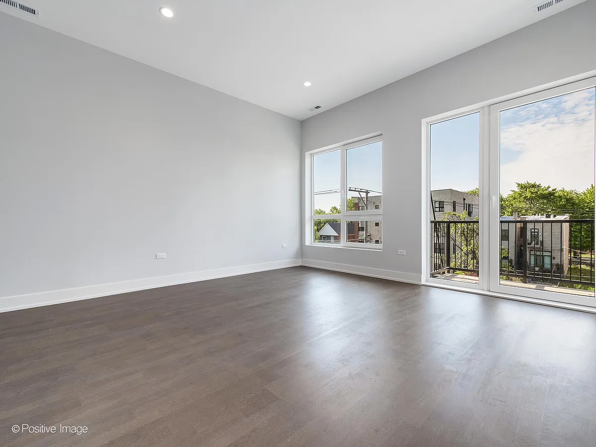 Photo 2 of 14 - 2137 W Madison St #407 - Chicago, IL Building Photo - 2137 W Madison St #407