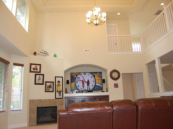 Family room, open to below (18 foot ceiling)