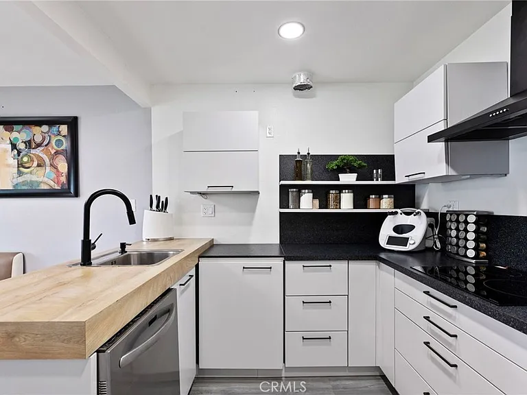 2215 E Avalon Ave — Photo 15