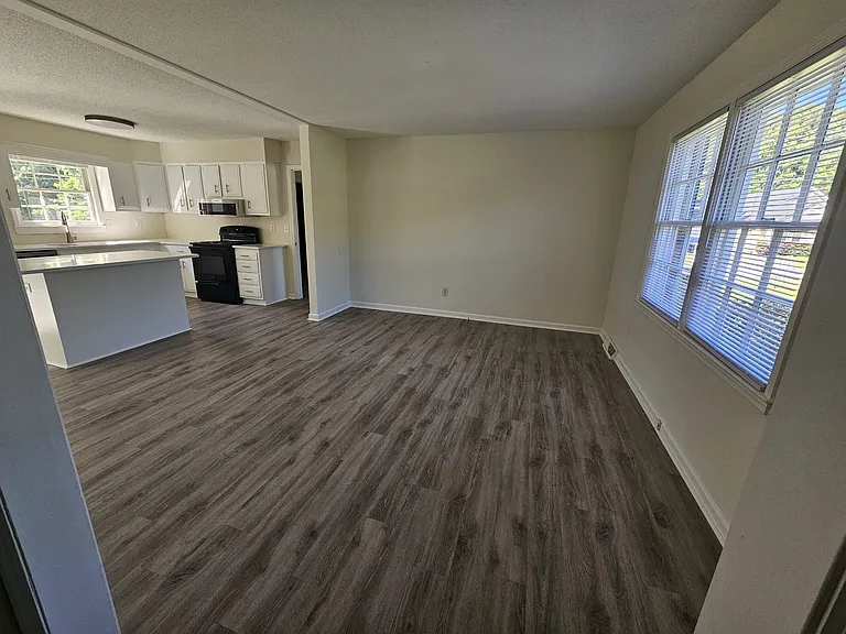 404 Millhouse Rd — Photo 3