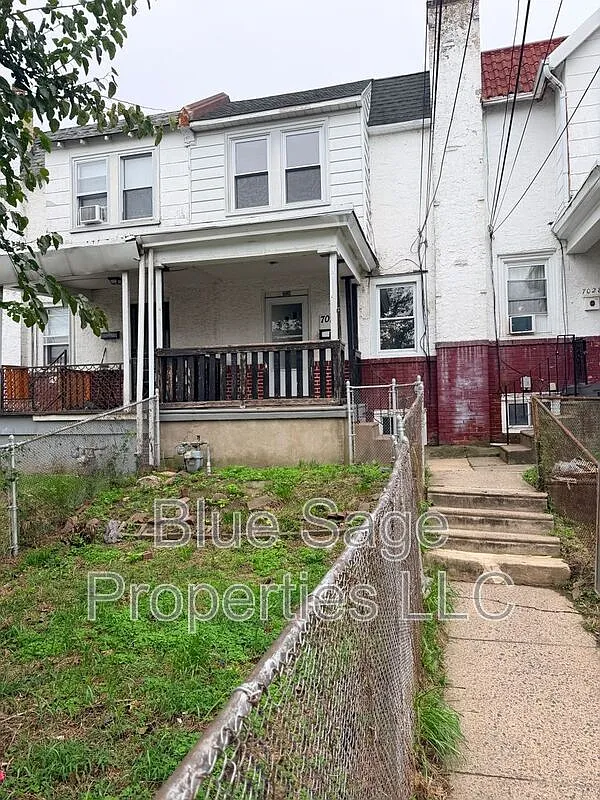 3 bed, 1.0 bath, 1060 sqft, $1,495 — Photo 1