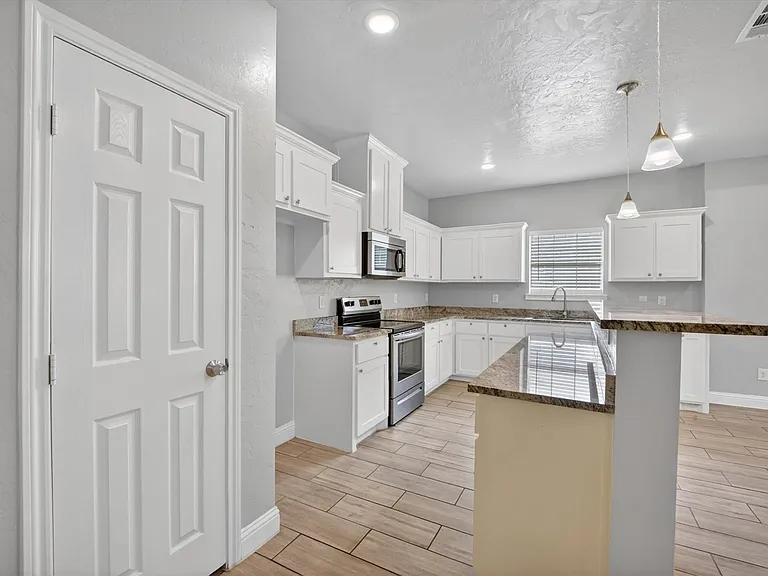 4404 Harris St — Photo 9