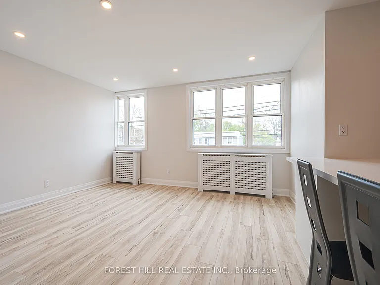 7725 Yonge St #2 — Photo 15