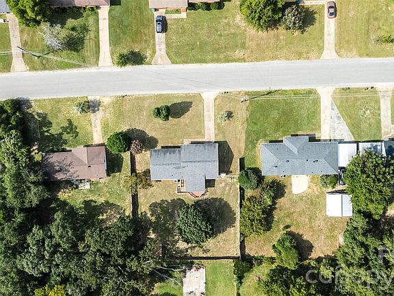 5th image of 5426 Oakcrest Rd
