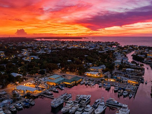 3rd image of 34 Seagate Blvd