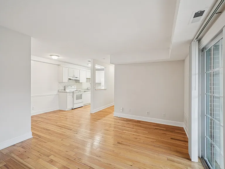 Campus Walk Apartments — Photo 9